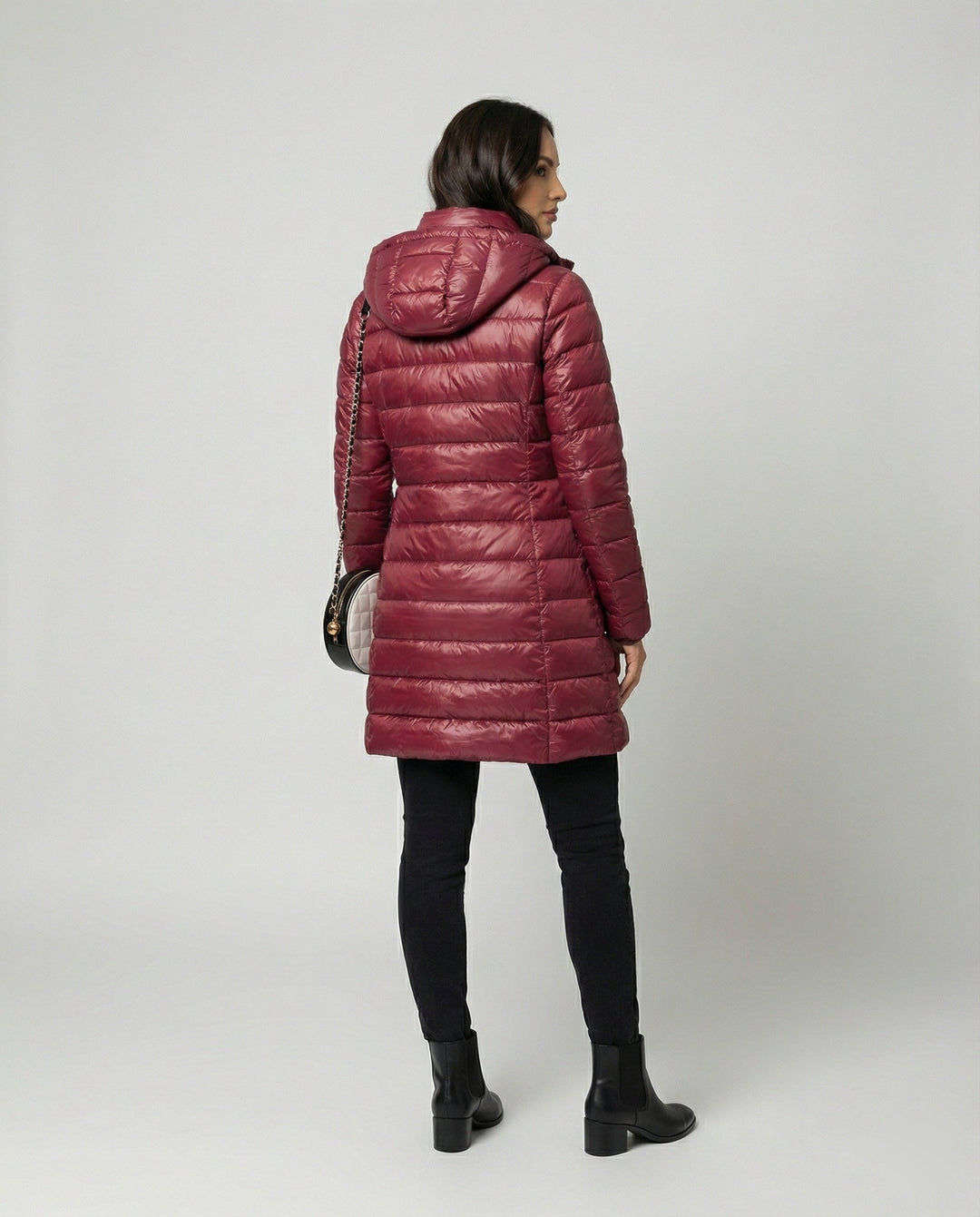 Insulated women's ultralight jacket with hood, ideal for fall & winter.