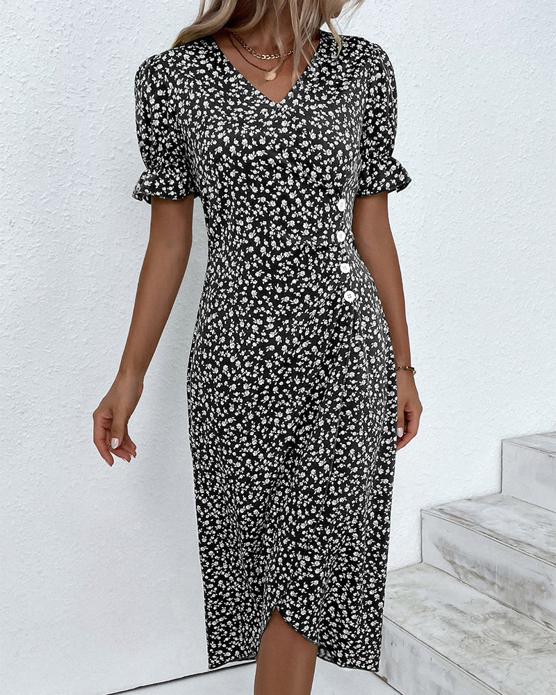 Elegant yet casual women's V-neck floral printed dress, a perfect versatile addition for warm weather.