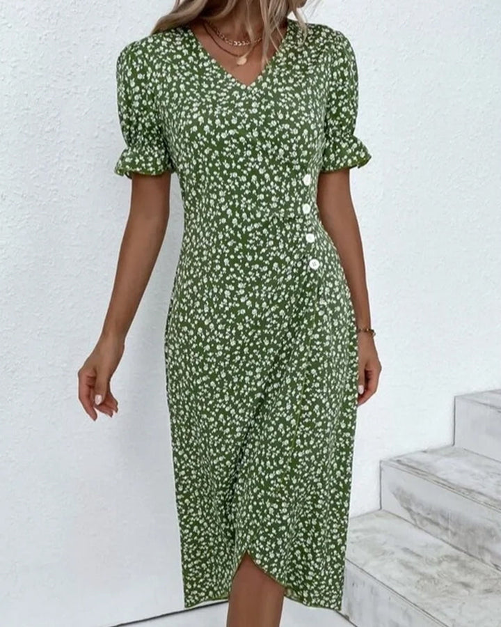 Stylish women's floral printed V-neck sundress, offering effortless spring/summer comfort.