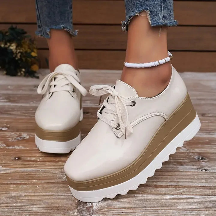 Modern women's Verona Gloss platform sneakers. Stylish, comfortable, and a must-have for everyday fashion.