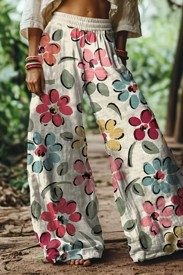 Eye-catching women's floral print cropped pants, a must-have for summer style.