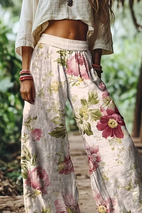Lightweight women's floral cropped pants, designed for ultimate spring-summer comfort.