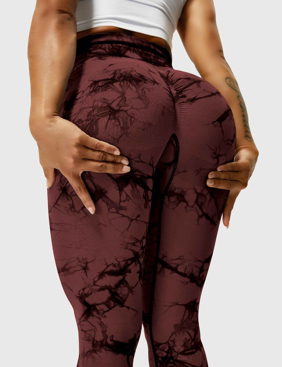Soft tie-dye leggings for women, ideal for yoga, active lifestyles, and comfortable everyday wear.