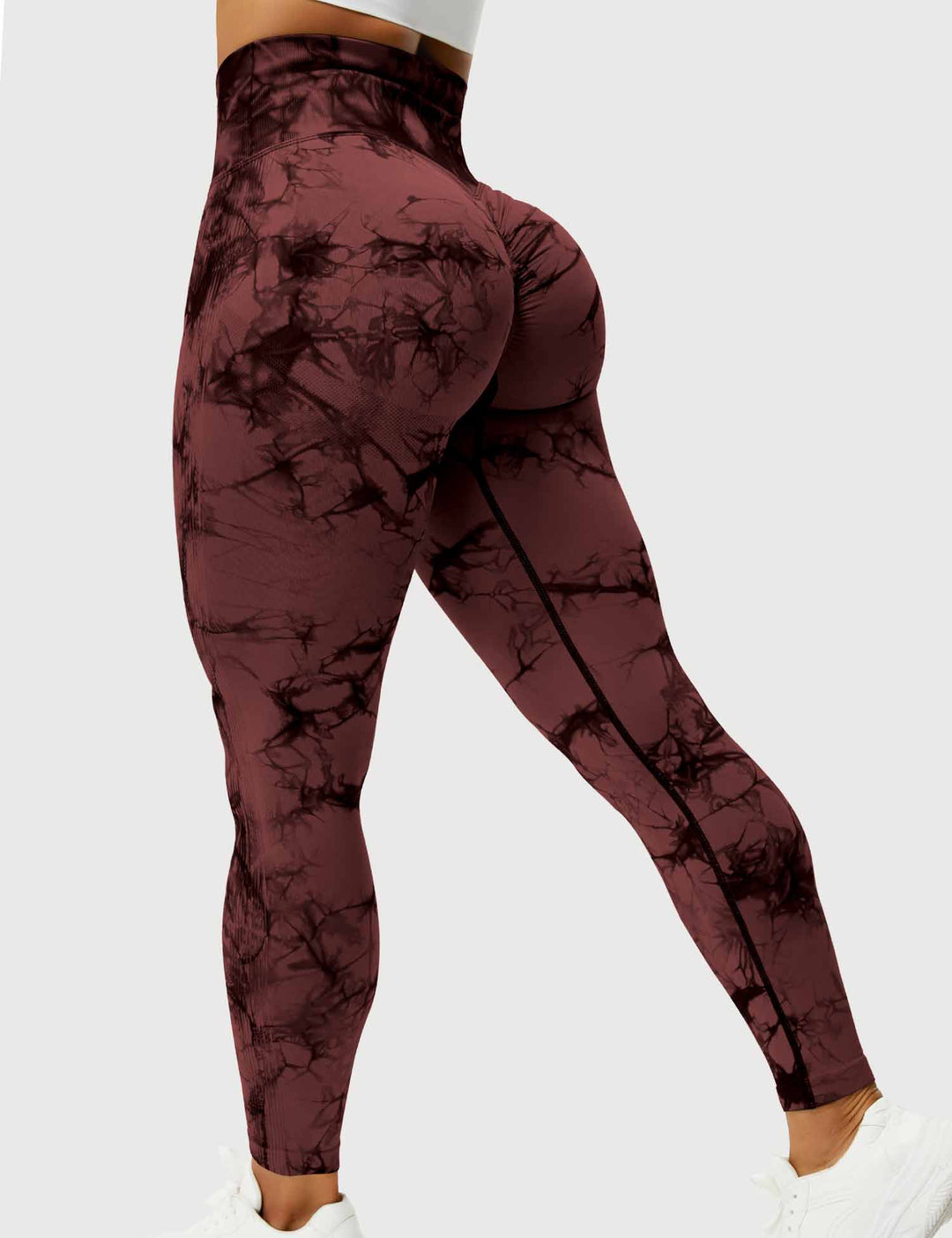 Fashionable women's tie-dye fitness apparel. High-waist leggings for stylish and comfy workouts.