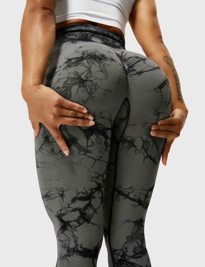 Soft tie-dye women's leggings, offering flexible comfort for workouts and stylish activewear.