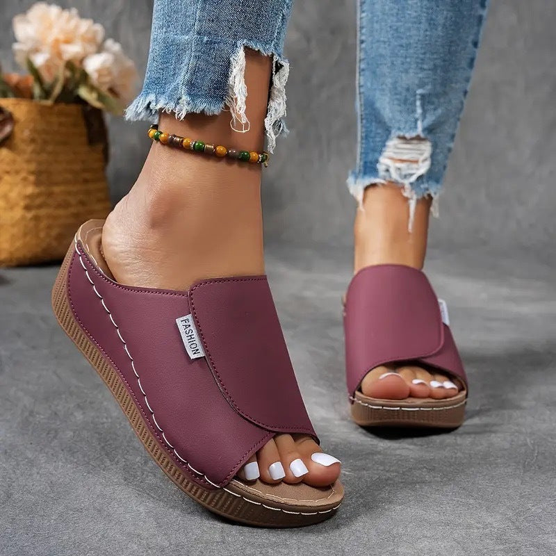 Everyday women's shoes with cushioned arch support, ensuring comfort and stability for walking.