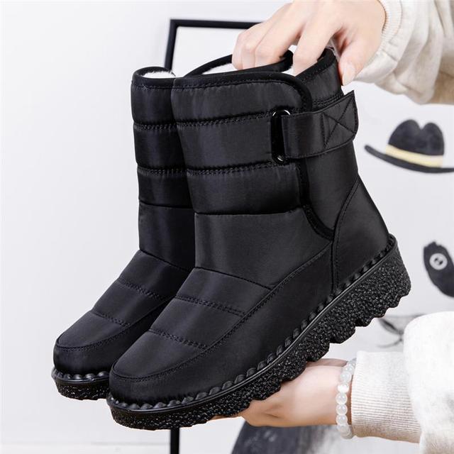Fashionable women's winter boots, warm & waterproof. Non-slip design for icy conditions.