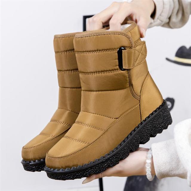 Women's insulated winter boots, waterproof & non-slip. Ideal for snowy, cold weather and outdoor wear.