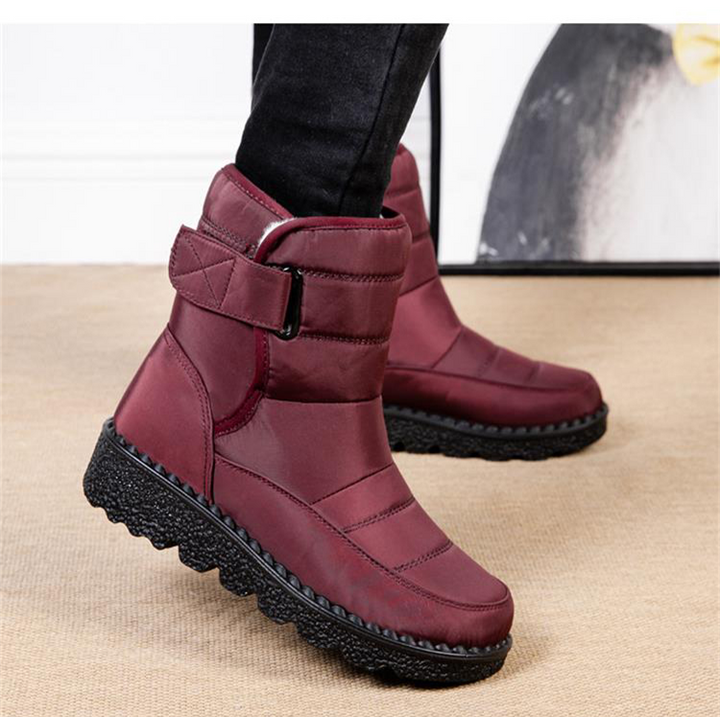 High-quality women's winter boots: waterproof, non-slip, and super warm. Perfect for snow & cold.