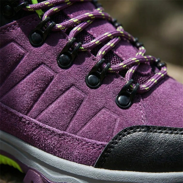 Water-repellent women's outdoor shoes, Sharon, designed for dry feet and comfort on any hiking trail.