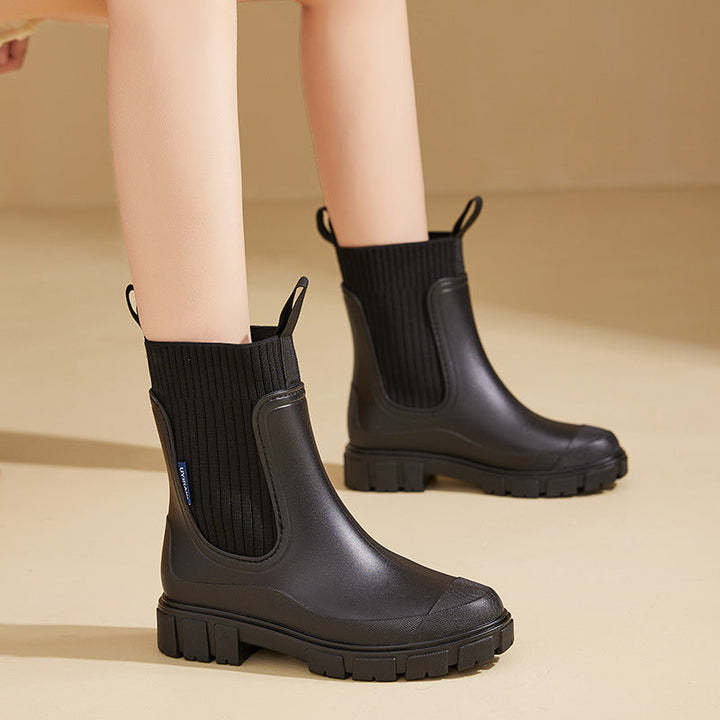 Stylish women's rain boots. Waterproof & non-slip, perfect for wet weather, keeping feet dry and comfortable.