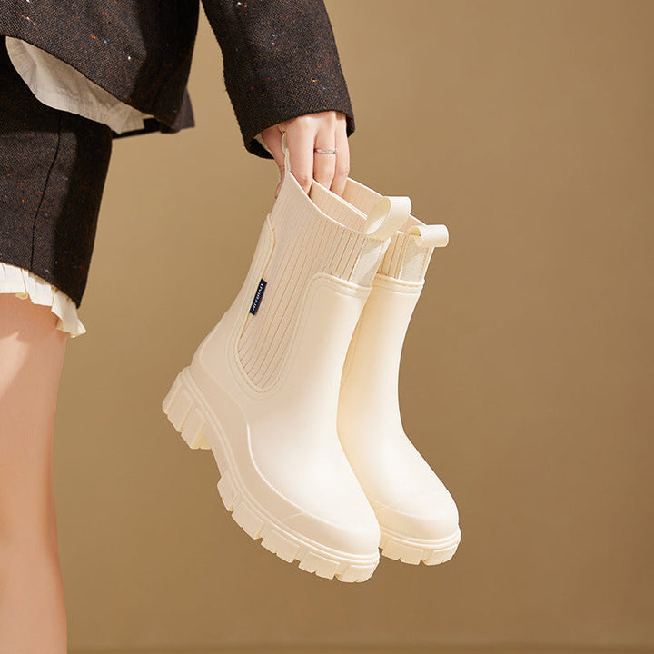 Casual women's outdoor ankle boots. Durable waterproof footwear, ideal for all-weather adventures & rainy day style.