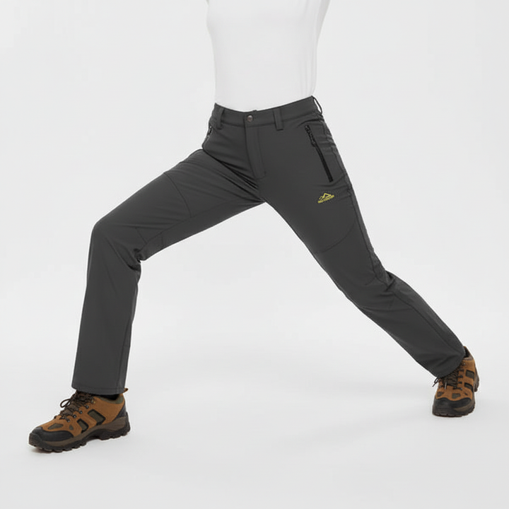Women's waterproof insulated outdoor pants, Lydia model, perfect for winter hiking & cold weather activities.