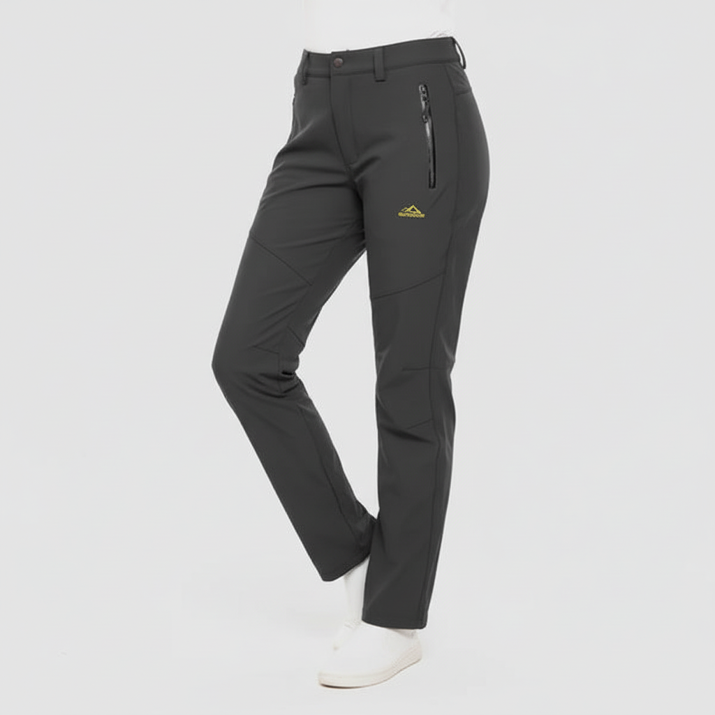 Warm, insulated women's hiking pants, waterproof Lydia model, ensuring dryness and comfort on winter trails.