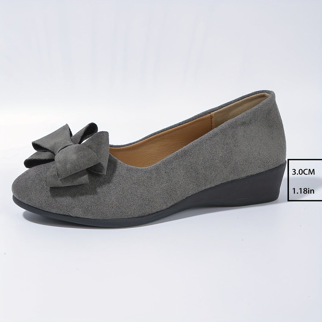 Ladies everyday wedge ballet flats, easy slip-on, with a lovely bow and classic round toe design.
