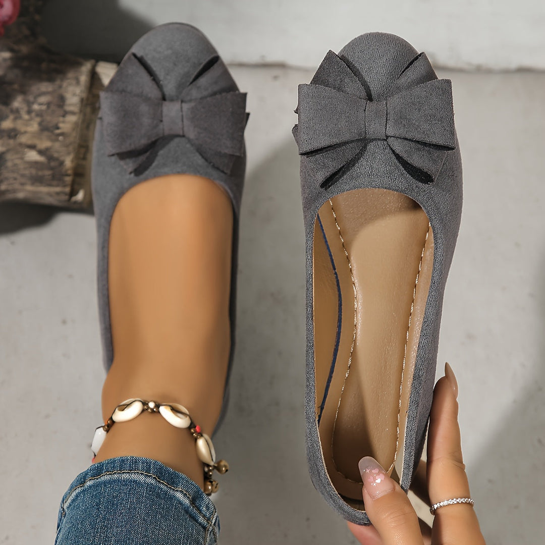 Everyday women's slip-on wedge flats, featuring a bow, round toe, perfect for casual elegance.