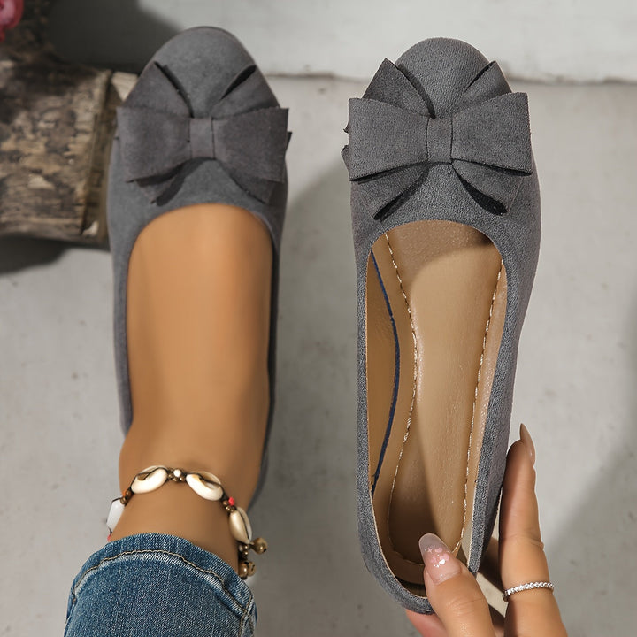 Everyday women's slip-on wedge flats, featuring a bow, round toe, perfect for casual elegance.