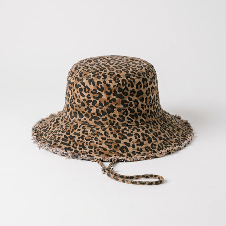 Packable wide brim bucket hat for women, ideal for travel and beach sun protection.
