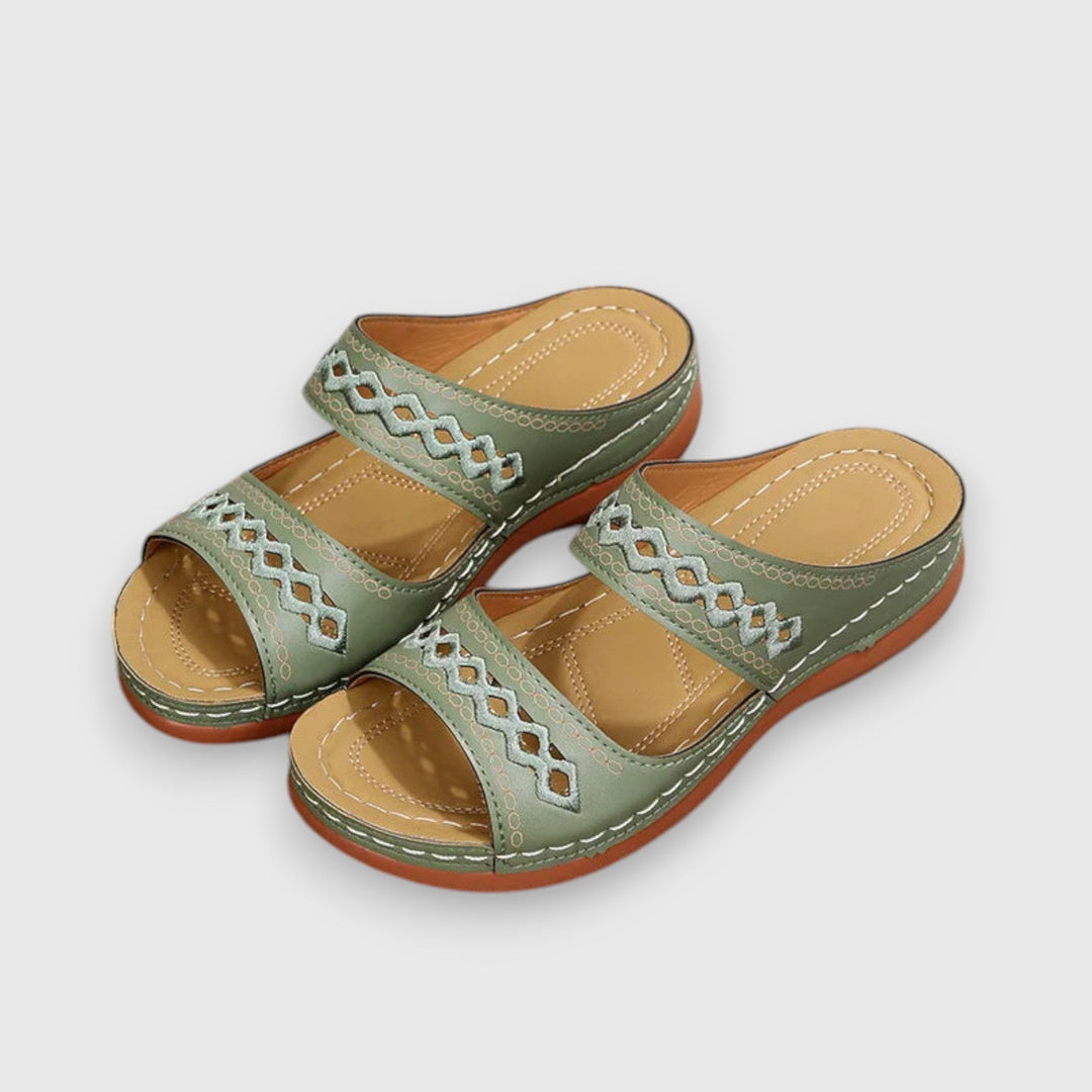 Women's wide fit comfort sandals, perfect for daily wear and summer style.
