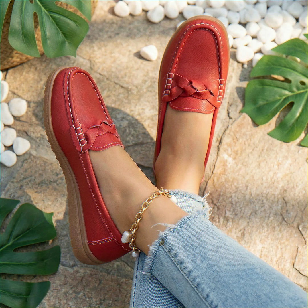 Detail of the non-slip sole on women's wide fit orthopedic loafers with arch support.