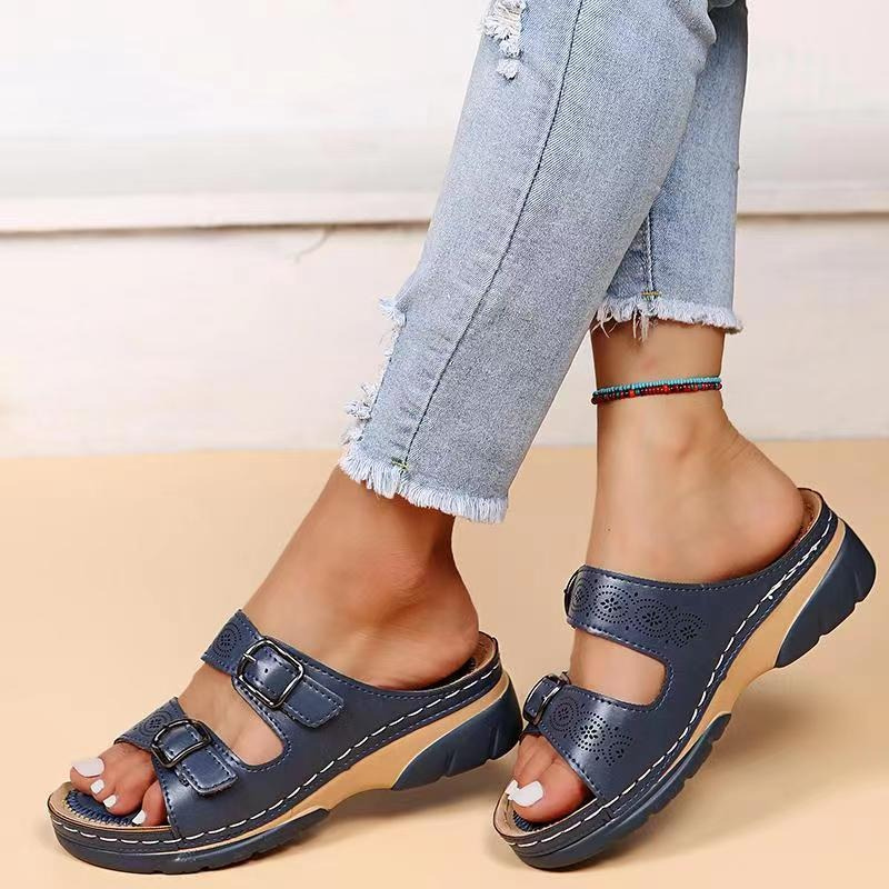 Stylish women's orthopedic sandals, wide fit, arch support, perfect for daily walking.