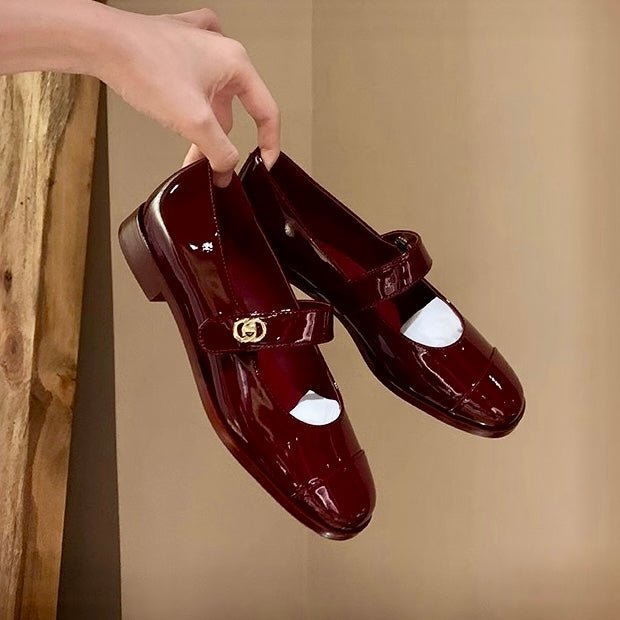 Women's comfortable Mary Jane flats, wide toe box, arch support, classic patent finish for everyday style.