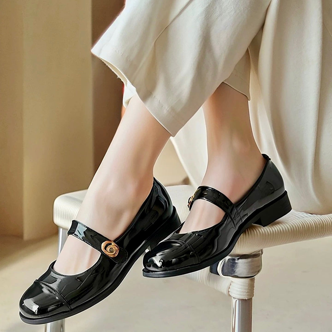 Versatile women's Mary Jane flats, perfect for everyday wear, with wide toe box & supportive arch.