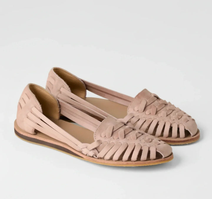 Elegant woven slip-on mules for women, combining summer style with orthopedic comfort and essential foot support.