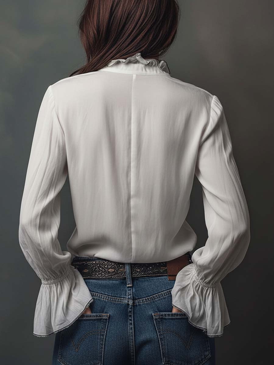 Chic women's blouse with an easy zip-front and refined bell cuffs; a versatile piece for office or leisure.