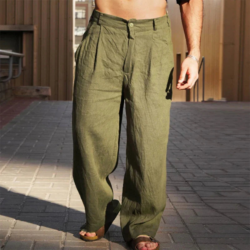 Stylish men's chino pants with pleats and a wide leg, ideal for comfortable daily casual fashion.